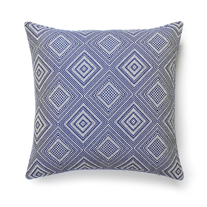 Outdoor Antigua Woven Geometric Pattern Decorative Throw Pillow in Indigo