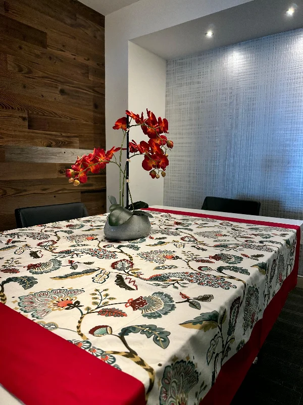 Chic Red Floral Cotton Tablecloth